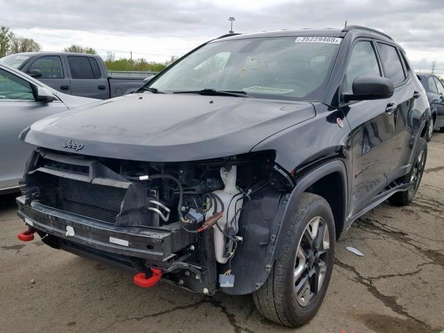 3C4NJDDB2JT232075 - 2018 JEEP COMPASS TR BLACK photo 2