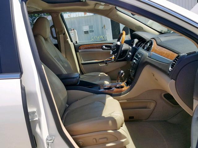 5GAKRCEDXCJ219494 - 2012 BUICK ENCLAVE CREAM photo 5