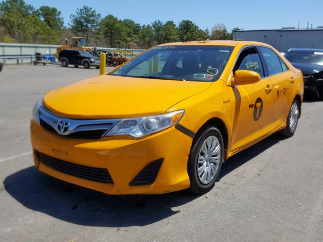 4T1BD1FK9CU050349 - 2012 TOYOTA CAMRY HYBR YELLOW photo 2