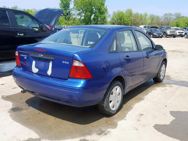 1FAHP34N56W127179 - 2006 FORD FOCUS ZX4 BLUE photo 4