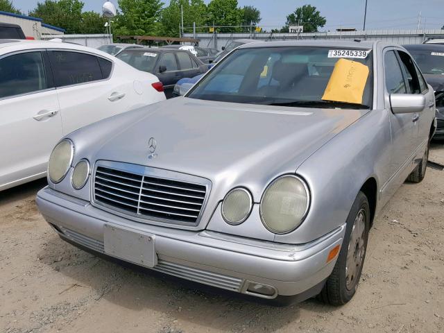 WDBJF65F3WA528183 - 1998 MERCEDES-BENZ E 320 SILVER photo 2