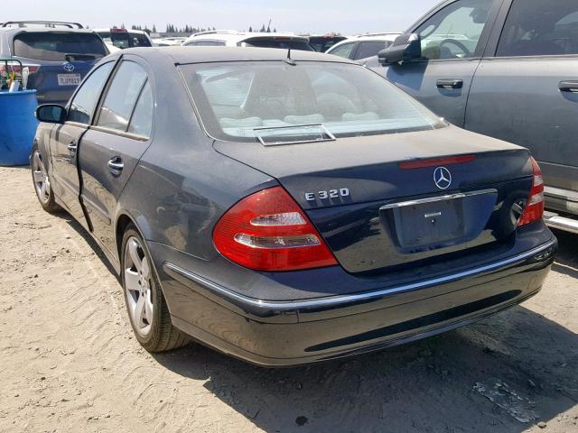 WDBUF65J84A450126 - 2004 MERCEDES-BENZ E 320 BLUE photo 3