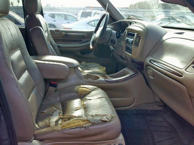 5LMRU27L0WLJ53923 - 1998 LINCOLN NAVIGATOR 双色 照片 5