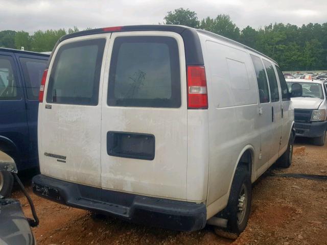 1GCWGAFFXG1264919 - 2016 CHEVROLET EXPRESS G2 WHITE photo 4