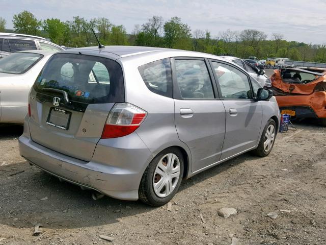 JHMGE88209S048327 - 2009 HONDA FIT GRAY photo 4