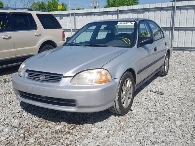 1HGEJ6625VL013915 - 1997 HONDA CIVIC DX SILVER photo 2