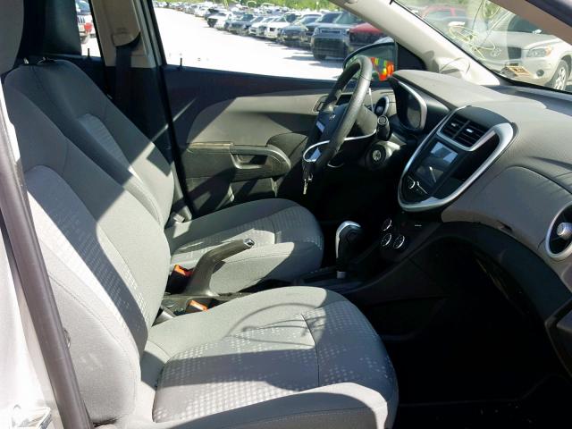 1G1JB5SH1H4156737 - 2017 CHEVROLET SONIC LS SILVER photo 5