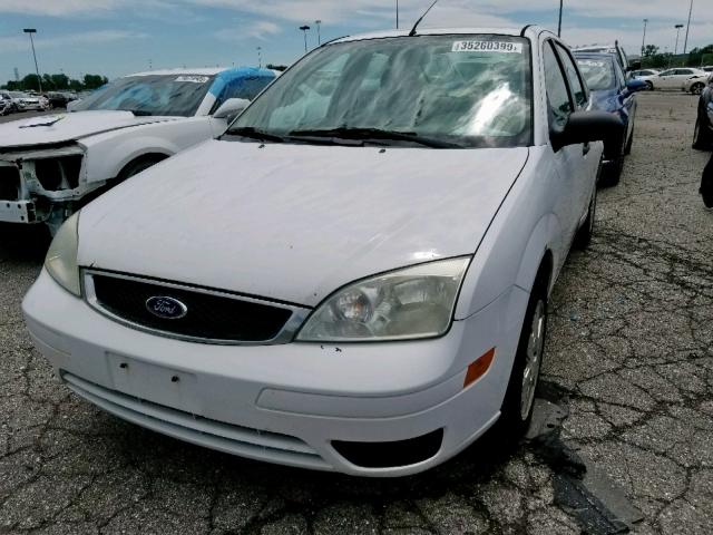 1FAHP34N97W359639 - 2007 FORD FOCUS ZX4 WHITE photo 2