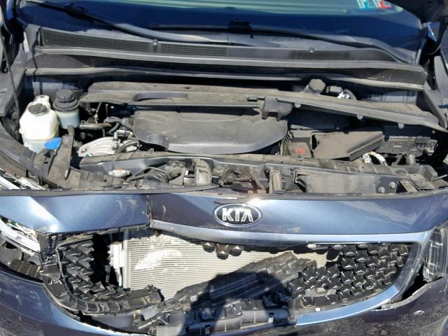 KNDMB5C14F6054761 - 2015 KIA SEDONA LX BLUE photo 7