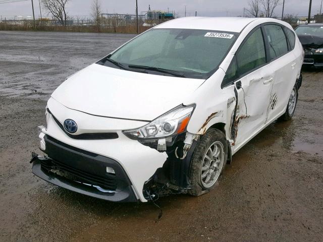 JTDZN3EU2JJ074716 - 2018 TOYOTA PRIUS V WHITE photo 2