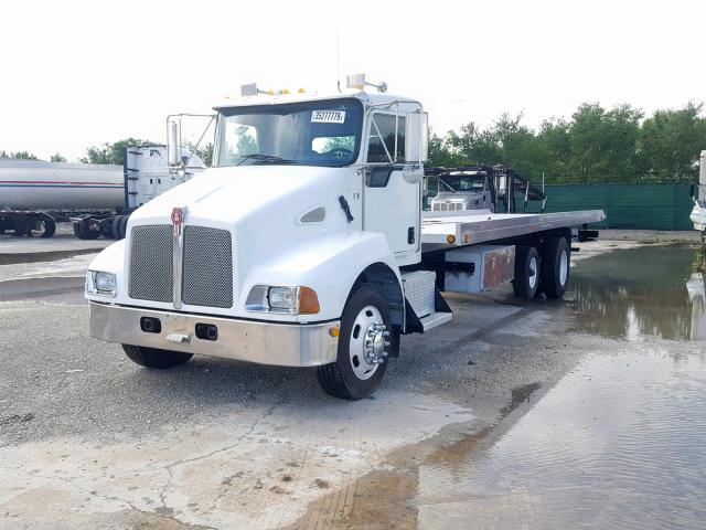 2NKMHZ7X76M128411 - 2006 KENWORTH CONSTRUCTI WHITE photo 2