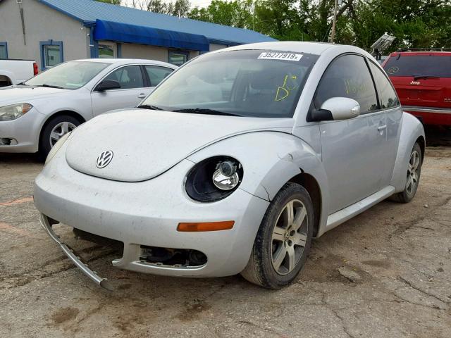 3VWPW31C76M415777 - 2006 VOLKSWAGEN NEW BEETLE Արծաթագույն լուսանկար 2