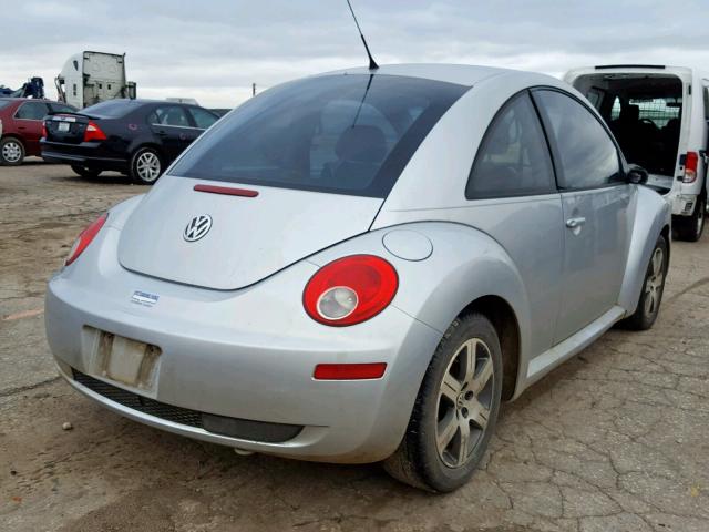 3VWPW31C76M415777 - 2006 VOLKSWAGEN NEW BEETLE Արծաթագույն լուսանկար 4