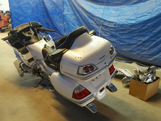 1HFSC47FX8A711976 - 2008 HONDA GL1800 WHITE photo 3