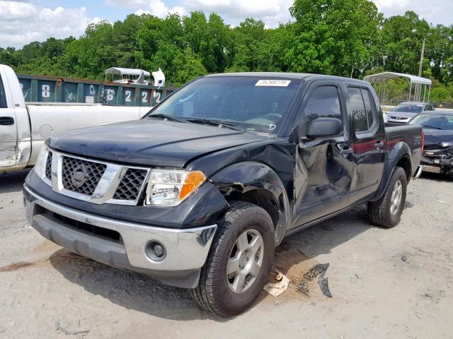 1N6AD07U75C417992 - 2005 NISSAN FRONTIER C BLACK photo 2