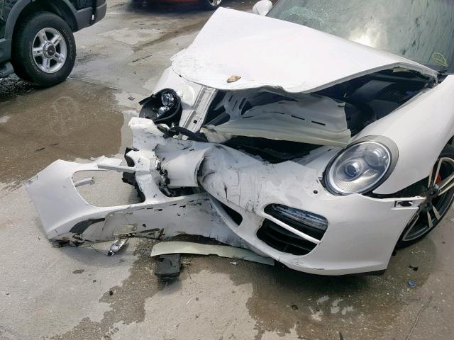 WP0AB2A9XBS720677 - 2011 PORSCHE 911 CARRER WHITE photo 9