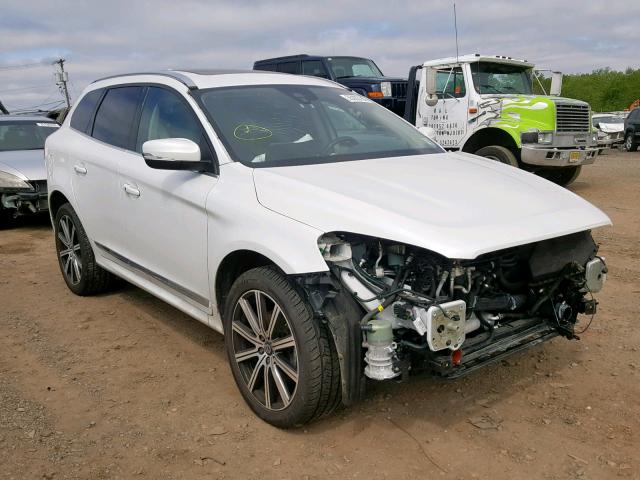 YV449MRU0H2215007 - 2017 VOLVO XC60 T6 IN WHITE photo 1