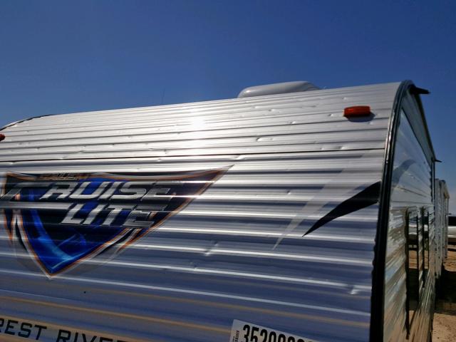 4X4TSMV10H7412562 - 2017 SALM FOREST RIV TWO TONE photo 9