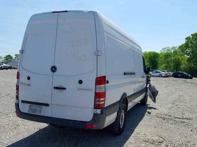 WD3PE8CCXD5727752 - 2013 MERCEDES-BENZ SPRINTER 2 WHITE photo 4