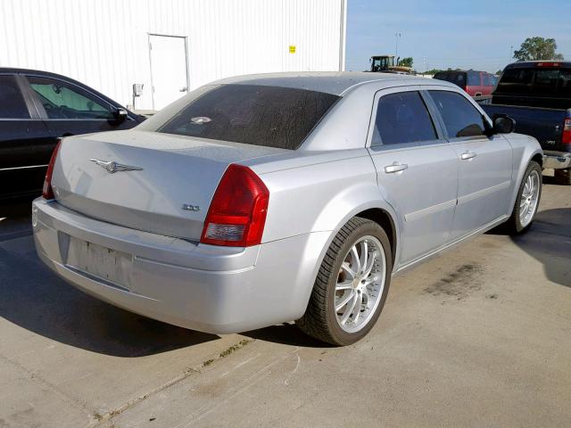 2C3JA43R35H122863 - 2005 CHRYSLER 300 GRAY photo 4