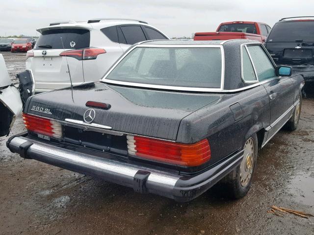 WDBBA48D8JA090299 - 1988 MERCEDES-BENZ 560 SL BLACK photo 4