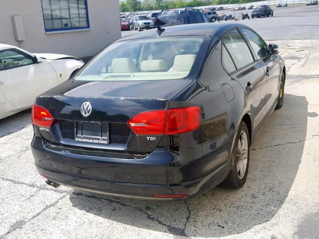 3VWLL7AJ8BM071738 - 2011 VOLKSWAGEN JETTA TDI BLACK photo 4