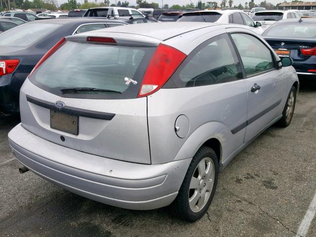 3FAFP31351R195584 - 2001 FORD FOCUS ZX3 SILVER photo 4