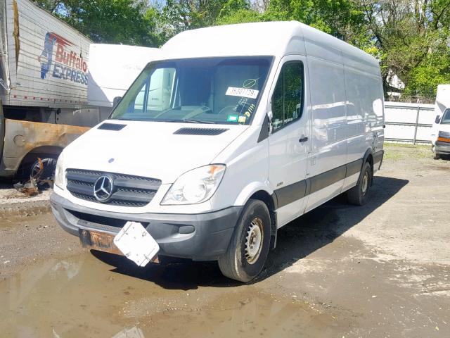 WD3PE8CB6B5586571 - 2011 MERCEDES-BENZ SPRINTER 2 WHITE photo 2