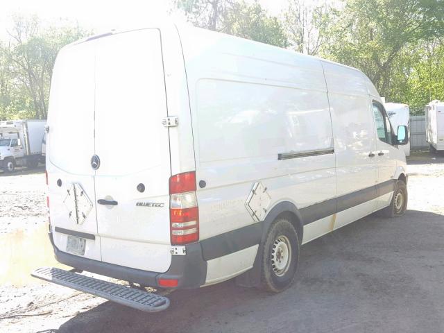 WD3PE8CB6B5586571 - 2011 MERCEDES-BENZ SPRINTER 2 WHITE photo 4