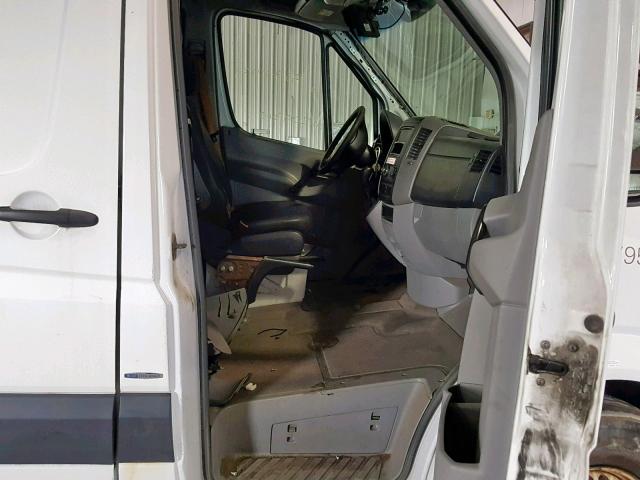 WD3PE8CB6B5586571 - 2011 MERCEDES-BENZ SPRINTER 2 WHITE photo 5