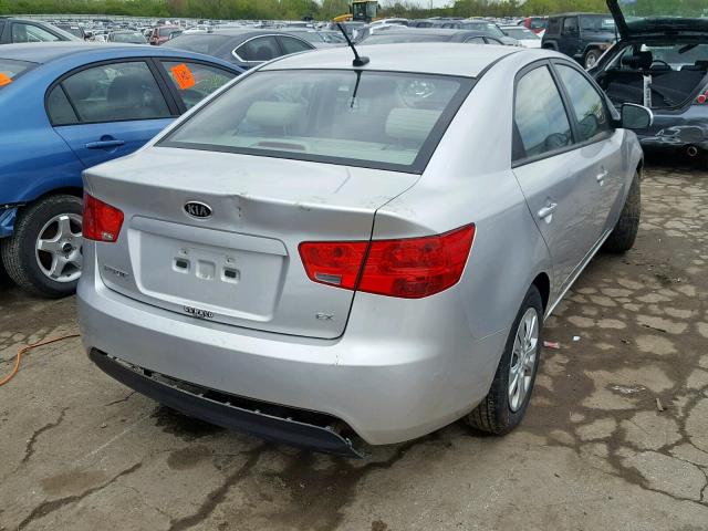 KNAFU4A29D5728301 - 2013 KIA FORTE EX SILVER photo 4