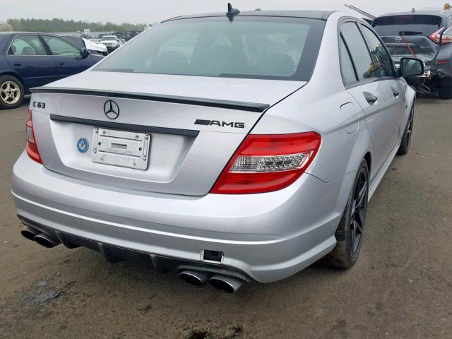 WDDGF77X19F218182 - 2009 MERCEDES-BENZ C 63 AMG SILVER photo 4