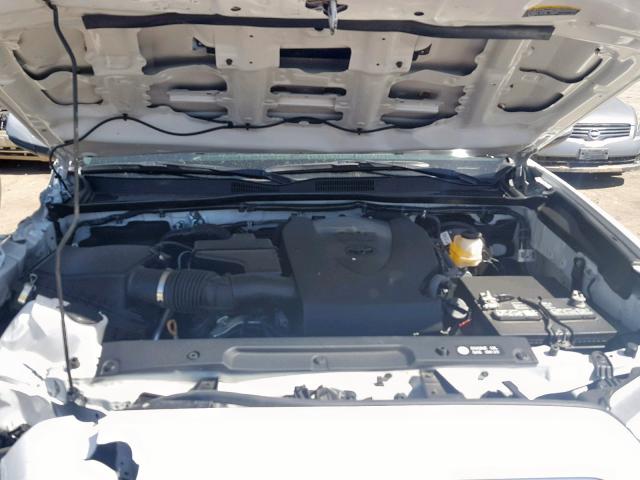 5TFCZ5AN2JX129330 - 2018 TOYOTA TACOMA DOU თეთრი ფოტო 7