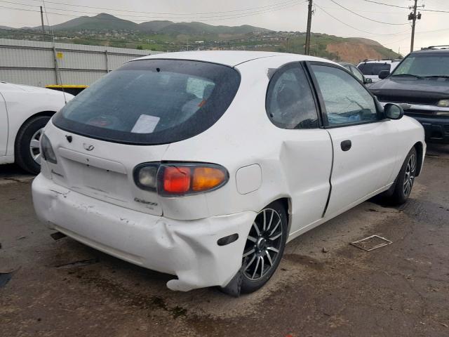 KLATA22622B702956 - 2002 DAEWOO LANOS S WHITE photo 4