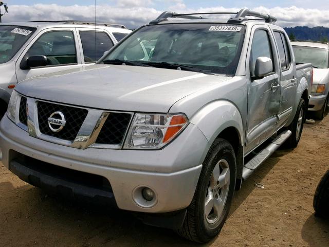 1N6AD07U06C446929 - 2006 NISSAN FRONTIER C GRAY photo 2