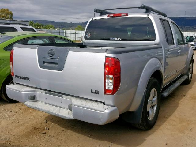 1N6AD07U06C446929 - 2006 NISSAN FRONTIER C GRAY photo 4