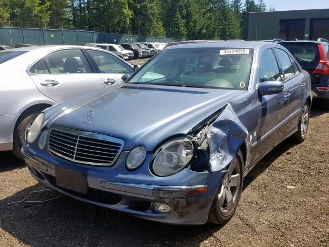 WDBUF65J95A728825 - 2005 MERCEDES-BENZ E 320 BLUE photo 2