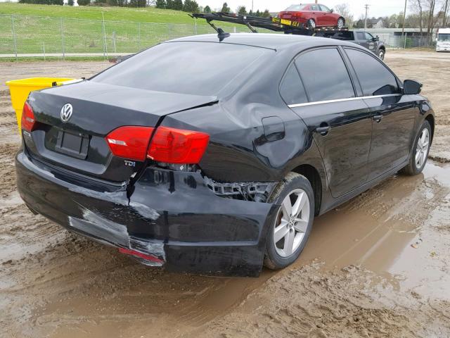 3VWLL7AJ3DM379077 - 2013 VOLKSWAGEN JETTA TDI BLACK photo 4