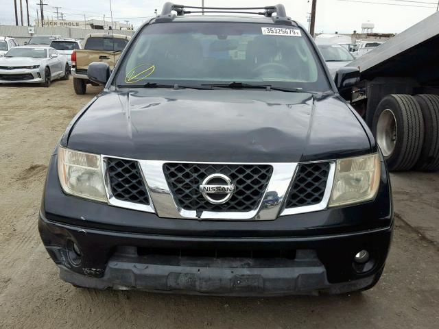 1N6AD07U66C455344 - 2006 NISSAN FRONTIER C BLACK photo 9