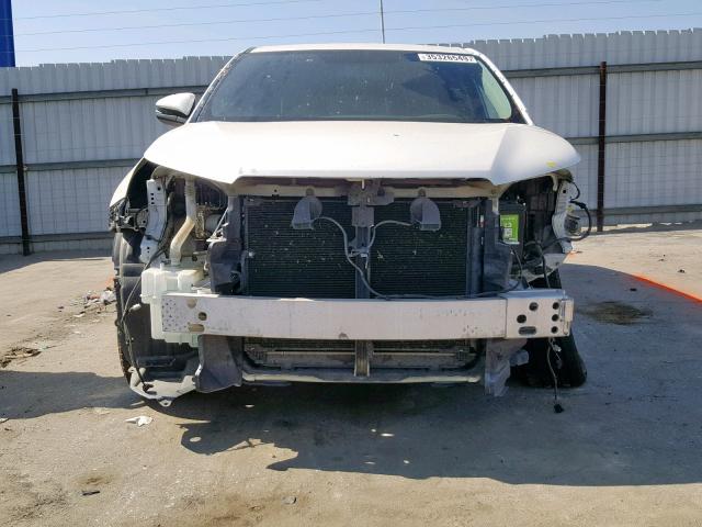 5TDZARFH6FS010687 - 2015 TOYOTA HIGHLANDER WHITE photo 9