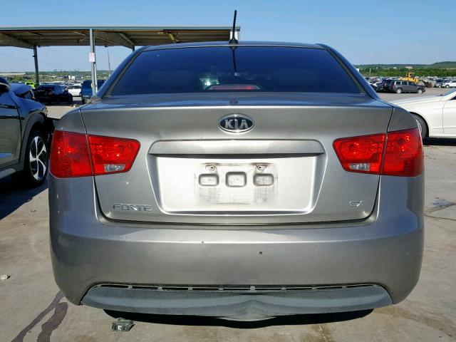 KNAFU4A29C5630853 - 2012 KIA FORTE EX GRAY photo 9