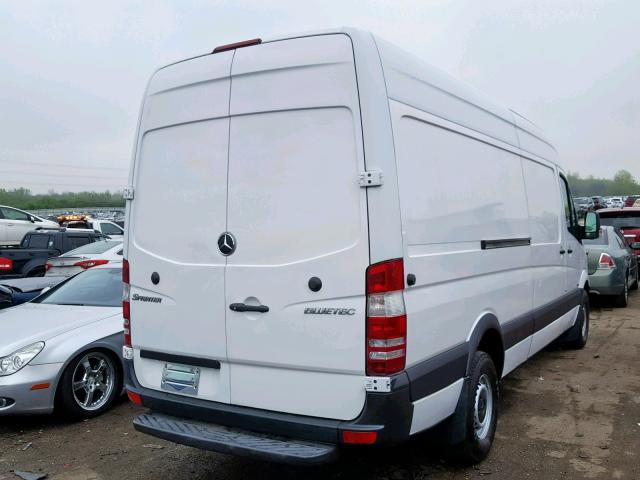 WD3PE8CC5B5543946 - 2011 MERCEDES-BENZ SPRINTER 2 WHITE photo 4