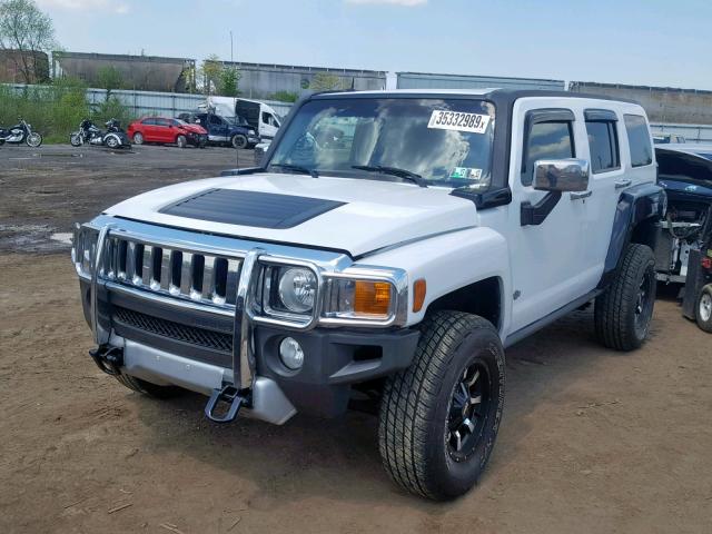 5GTEN13E688168008 - 2008 HUMMER H3 WHITE photo 2