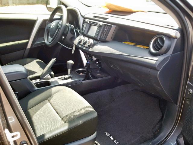 JTMBFREV2JJ180853 - 2018 TOYOTA RAV4 LE GRAY photo 5