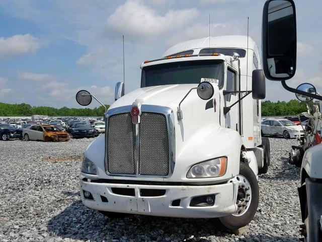 3WKAD49X6AF259984 - 2010 KENWORTH CONSTRUCTI WHITE photo 2