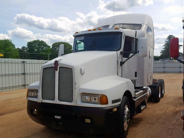 1XKADB9X37J153971 - 2007 KENWORTH CONSTRUCTI WHITE photo 2