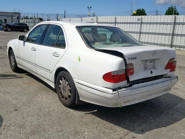 WDBJF65J1YA973609 - 2000 MERCEDES-BENZ E 320 WHITE photo 3