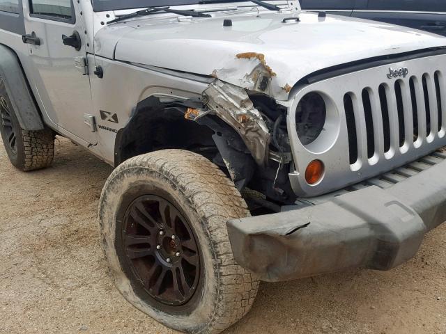 1J4FA24168L556632 - 2008 JEEP WRANGLER X SILVER photo 9