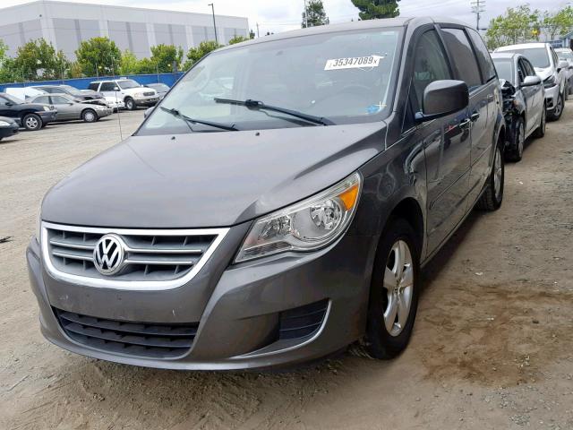 2V4RW3D16AR263018 - 2010 VOLKSWAGEN ROUTAN SE CHARCOAL photo 2