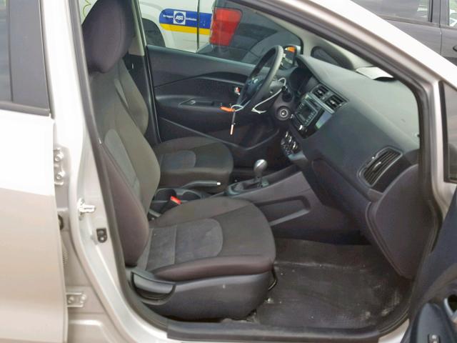 KNADM4A31H6121292 - 2017 KIA RIO LX SILVER photo 5